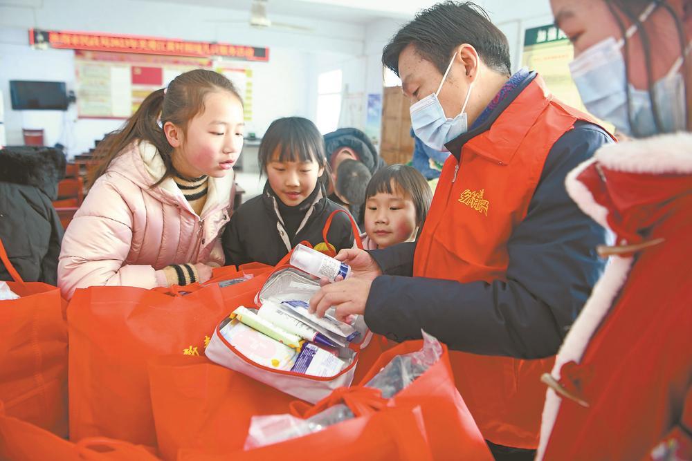 以尽责坚守  护新春美好（新春走基层·特别报道）